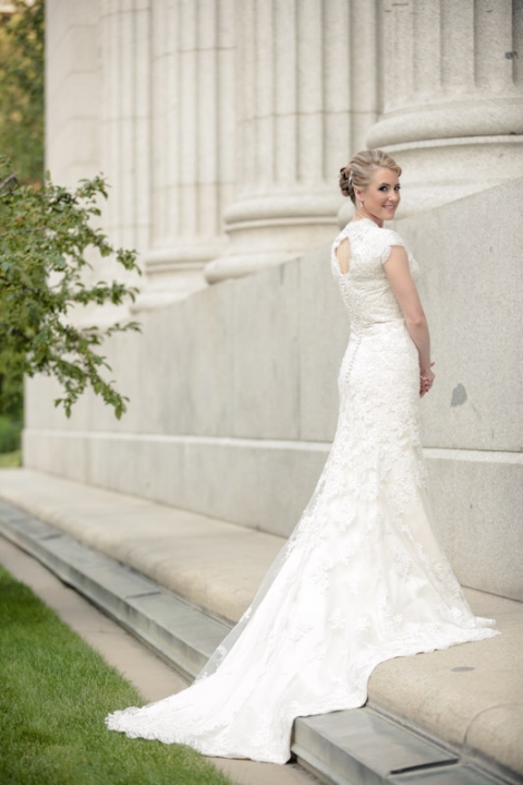 Wedding-and-Portrait-Photographer-Elegant-Bridals-UT0240R0A2407-Blog(pp_w480_h720)