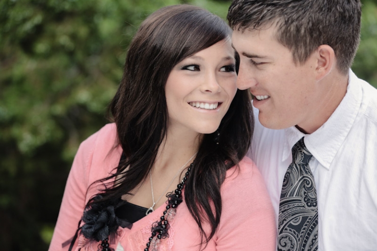Wedding-and-Portrait-Photographer-Engagements-UT0230R0A0186-Blog(pp_w768_h511)