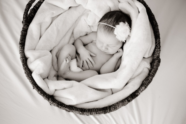 Wedding-and-Portrait-Photographer-Newborn-photos0010R0A6554-Blog(pp_w768_h511)