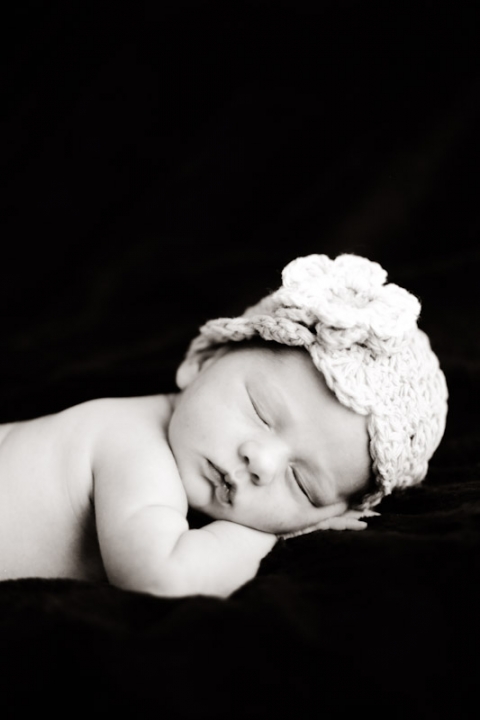 Wedding-and-Portrait-Photographer-Newborns0150R0A4482-Blog(pp_w480_h720)