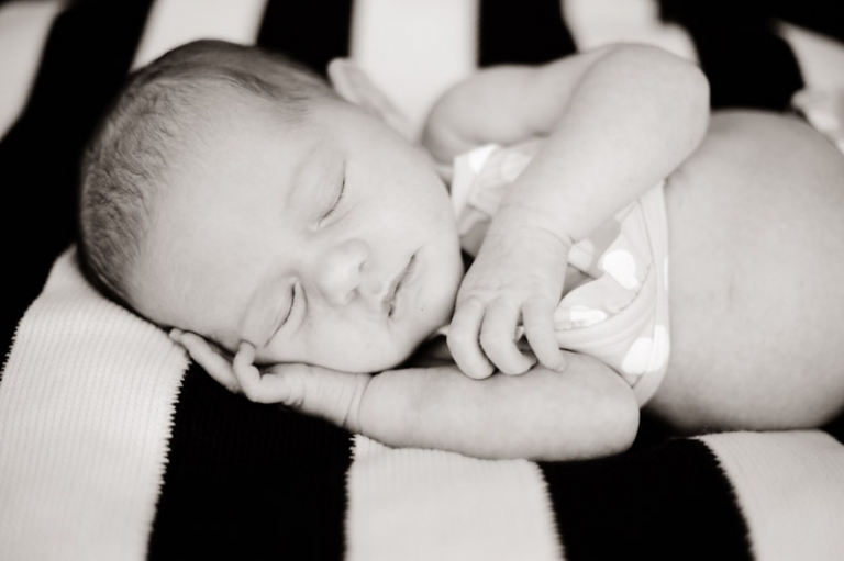 Wedding-and-Portrait-Photographer-Newborns0180R0A4512-Blog(pp_w768_h511)