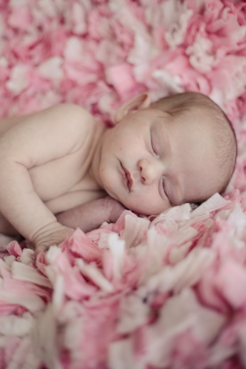 Wedding-and-Portrait-Photographer-Newborns0190R0A4642-Blog(pp_w480_h720)