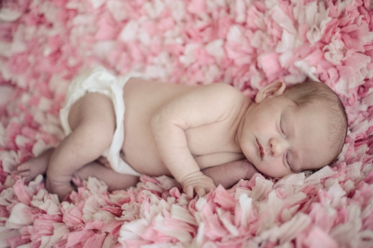 Wedding-and-Portrait-Photographer-Newborns0200R0A4635-Blog(pp_w768_h511)