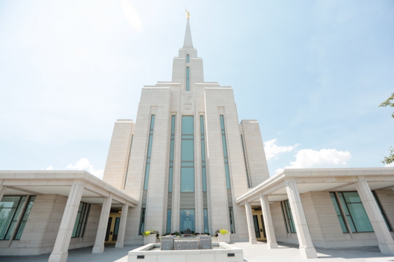 Wedding-and-Portrait-Photographer-Oquirrh-mountain-temple-wedding0010R0A8879-Blog(pp_w768_h511)