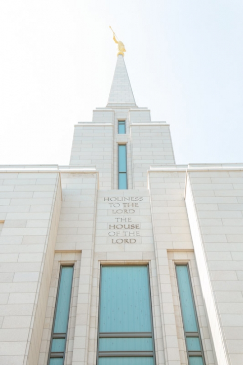 Wedding-and-Portrait-Photographer-Oquirrh-mountain-temple-wedding0030R0A8870-Blog(pp_w480_h720)