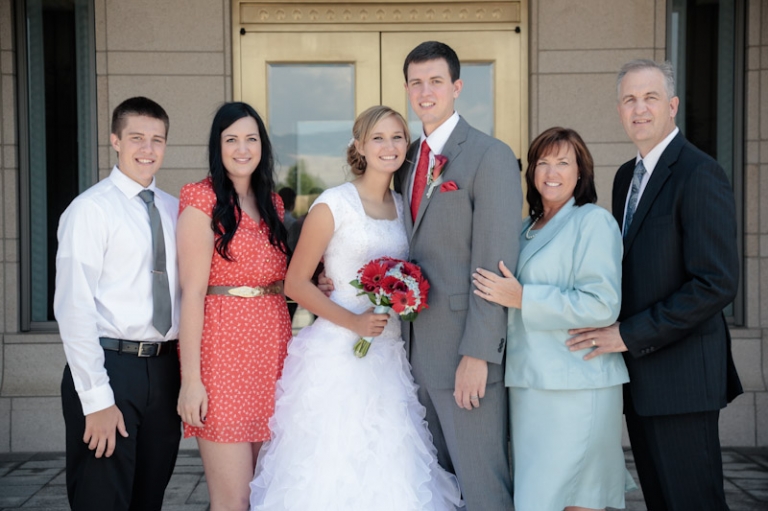 Wedding-and-Portrait-Photographer-Oquirrh-mountain-temple-wedding0070R0A8358-Blog(pp_w768_h511)
