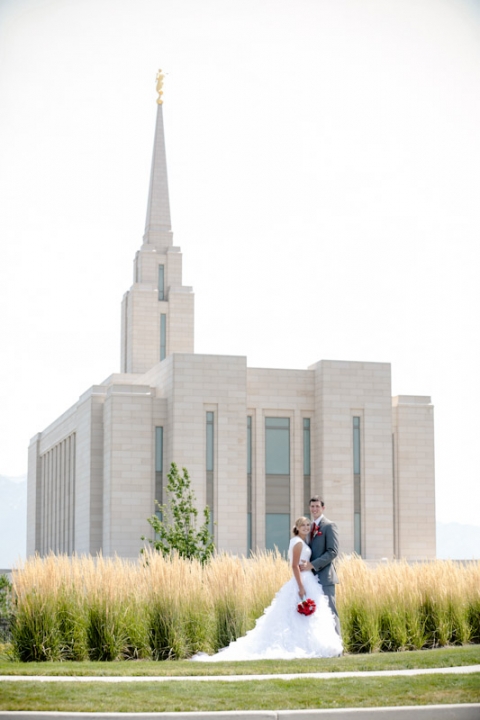Wedding-and-Portrait-Photographer-Oquirrh-mountain-temple-wedding0120R0A8561-Blog(pp_w480_h720)