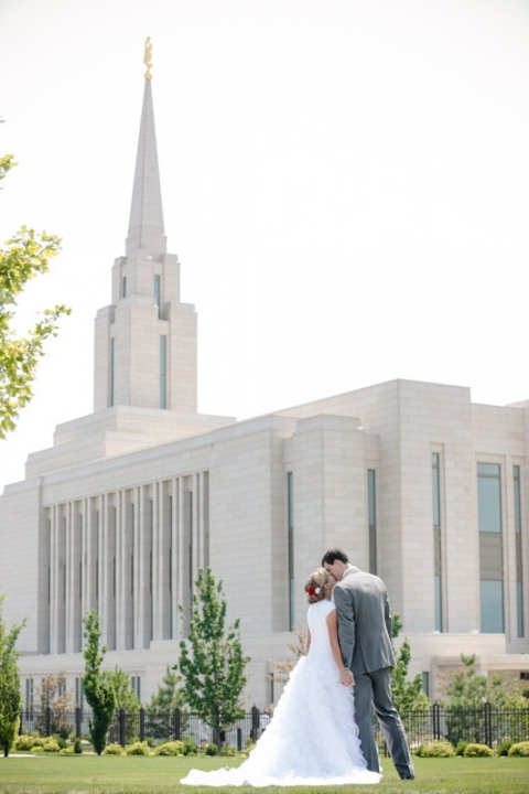 Wedding-and-Portrait-Photographer-Oquirrh-mountain-temple-wedding0140R0A8484-Blog(pp_w480_h720)