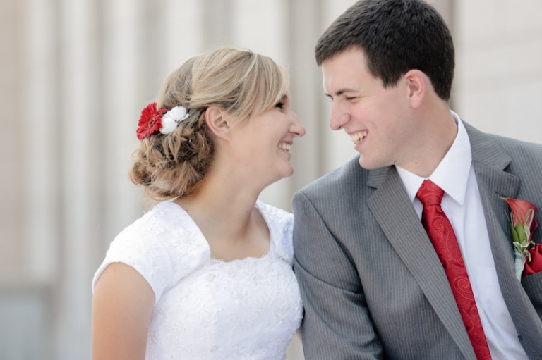 Wedding-and-Portrait-Photographer-Oquirrh-mountain-temple-wedding0150R0A8605-Blog(pp_w768_h511)