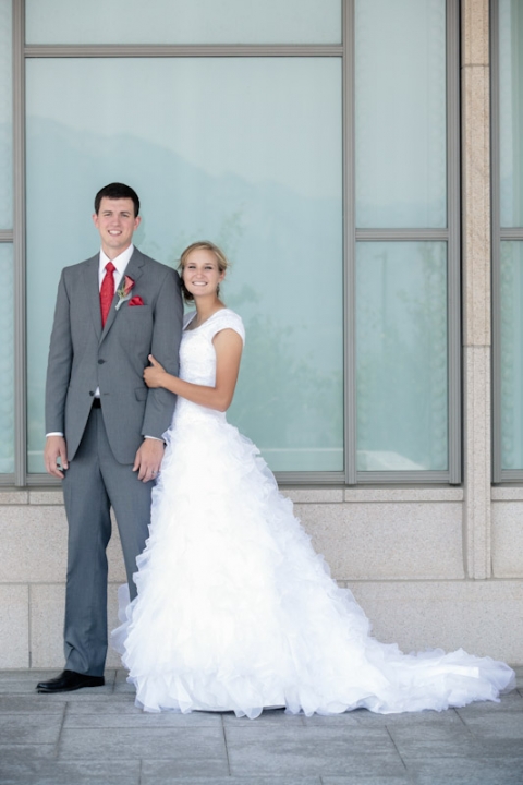 Wedding-and-Portrait-Photographer-Oquirrh-mountain-temple-wedding0170R0A8703-Blog(pp_w480_h720)
