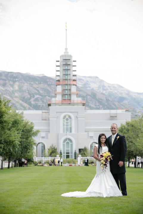 Wedding-and-Portrait-Photographer-Timpanogos-Temple-wedding0190R0A9619-Blog(pp_w480_h720)
