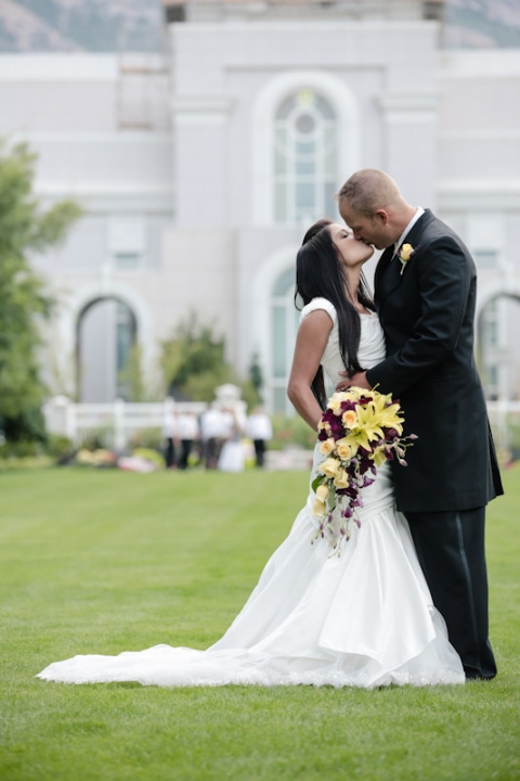 Wedding-and-Portrait-Photographer-Timpanogos-Temple-wedding0200R0A9646-Blog(pp_w480_h720)