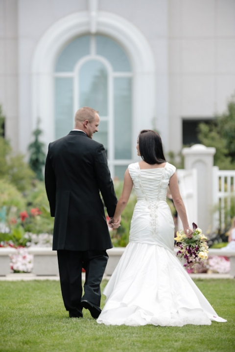 Wedding-and-Portrait-Photographer-Timpanogos-Temple-wedding0250R0A9765-Blog(pp_w480_h720)