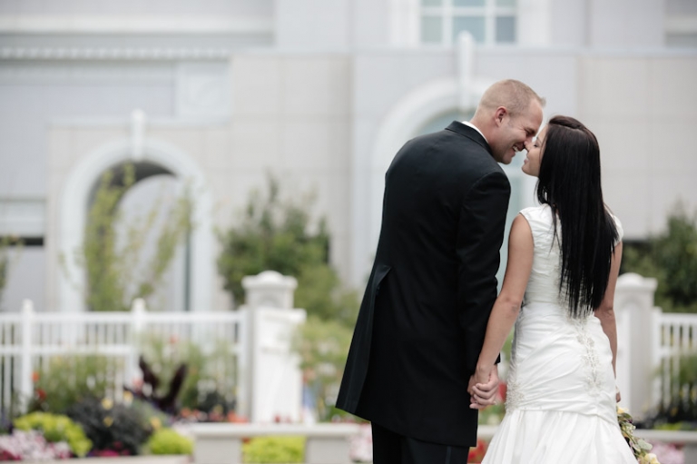Wedding-and-Portrait-Photographer-Timpanogos-Temple-wedding0260R0A9746-Blog(pp_w768_h511)