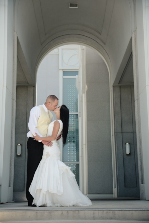 Wedding-and-Portrait-Photographer-Timpanogos-Temple-wedding0270R0A9806-Blog(pp_w480_h720)
