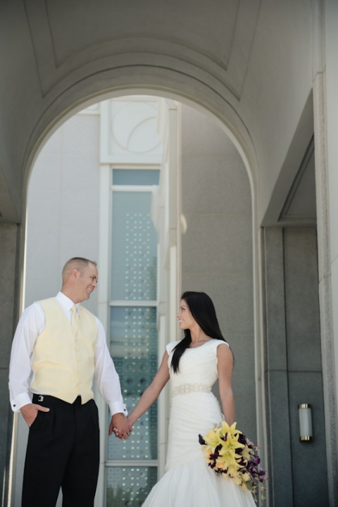Wedding-and-Portrait-Photographer-Timpanogos-Temple-wedding0290R0A9800-Blog(pp_w480_h720)