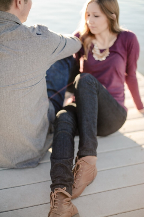Wedding-and-Portrait-Photographer-Dock-engagement-photos-fall0100R0A8911-Blog(pp_w480_h720)