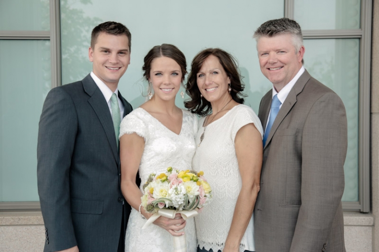 Wedding-and-Portrait-Photographer-Oqhirr-Temple-wedding-The-Bungalow-reception0080R0A3123-Blog(pp_w768_h511)