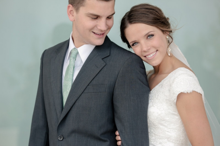 Wedding-and-Portrait-Photographer-Oqhirr-Temple-wedding-The-Bungalow-reception0110R0A3238-Blog(pp_w768_h511)