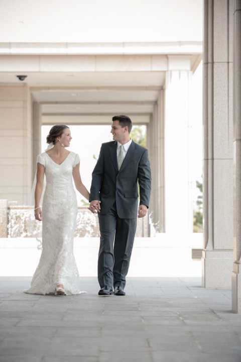 Wedding-and-Portrait-Photographer-Oqhirr-Temple-wedding-The-Bungalow-reception0140R0A3296-Blog(pp_w480_h720)