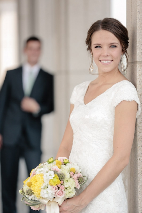 Wedding-and-Portrait-Photographer-Oqhirr-Temple-wedding-The-Bungalow-reception0150R0A3311-Blog(pp_w480_h720)