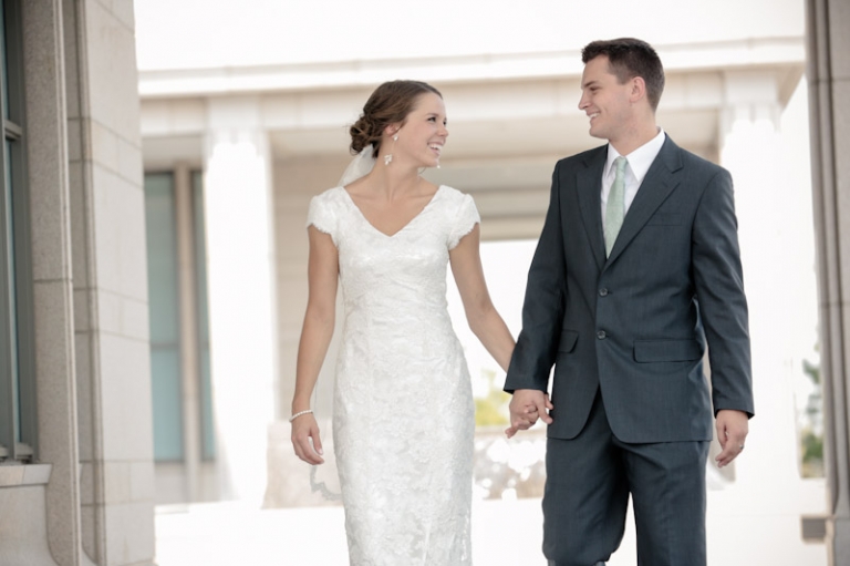 Wedding-and-Portrait-Photographer-Oqhirr-Temple-wedding-The-Bungalow-reception0170R0A3303-Blog(pp_w768_h511)