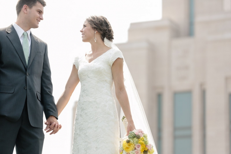 Wedding-and-Portrait-Photographer-Oqhirr-Temple-wedding-The-Bungalow-reception0220R0A3588-Blog(pp_w768_h511)