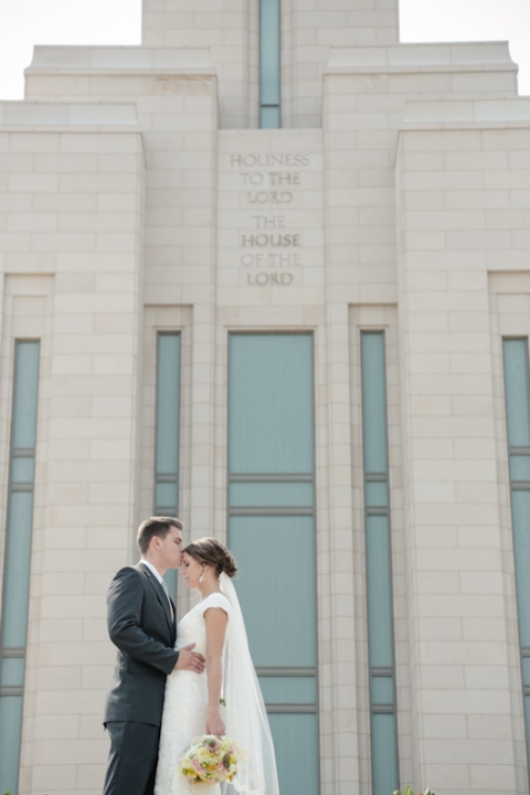 Wedding-and-Portrait-Photographer-Oqhirr-Temple-wedding-The-Bungalow-reception0240R0A3523-Blog(pp_w480_h720)