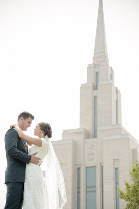 Wedding-and-Portrait-Photographer-Oqhirr-Temple-wedding-The-Bungalow-reception0250R0A3561-Blog(pp_w480_h720)