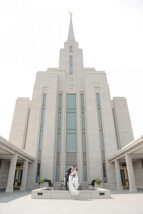 Wedding-and-Portrait-Photographer-Oqhirr-Temple-wedding-The-Bungalow-reception0270R0A3471-Blog(pp_w480_h720)