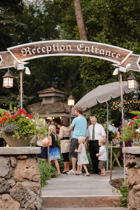 Wedding-and-Portrait-Photographer-Oqhirr-Temple-wedding-The-Bungalow-reception0420R0A4090-Blog(pp_w480_h720)