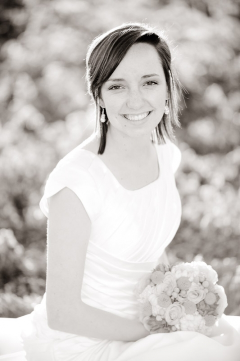 Wedding-Photographer-Timpanogos-Temple-wedding-photos025-Blog(pp_w480_h720)