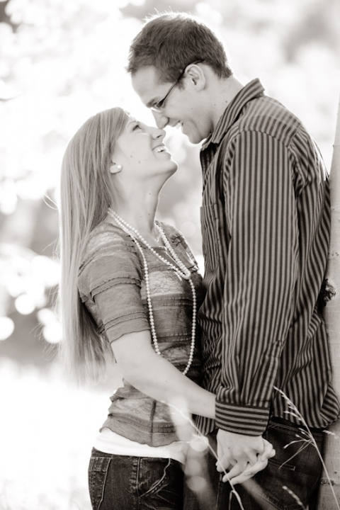 Wedding-and-Portrait-Photographer-Fall-Canyon-Engagements-UT0200R0A5142-Blog(pp_w480_h720)