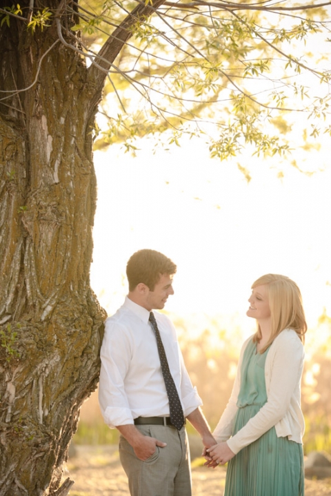 EK-Studios-Wedding-Photographer-Dock-Engagements035-Blog(pp_w480_h720)