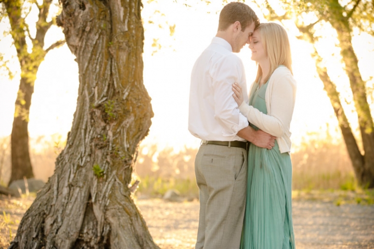 EK-Studios-Wedding-Photographer-Dock-Engagements042-Blog(pp_w768_h511)