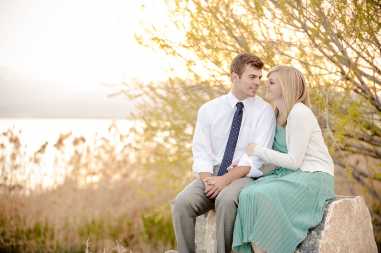 EK-Studios-Wedding-Photographer-Dock-Engagements051-Blog(pp_w768_h511)