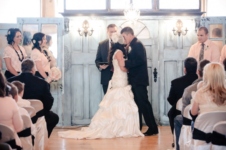 Wedding-Photographer-Vintage-Wedding-Reception019-Blog(pp_w768_h511)