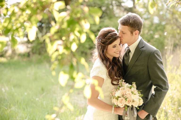 EK-Studios-Wedding-Photographer-Spring-blossom-bridals003-Blog(pp_w768_h511)