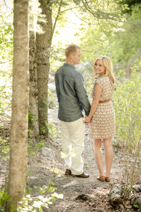 EK-Studios-Wedding-Photographer-Woods-Engagements-river019-Blog(pp_w480_h720)