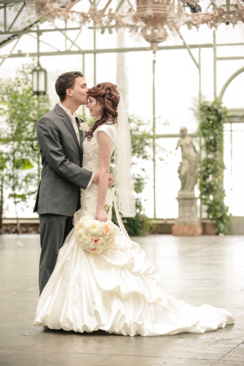 Wedding-Photographer-La-Caille-Bridals015-Blog(pp_w480_h720)