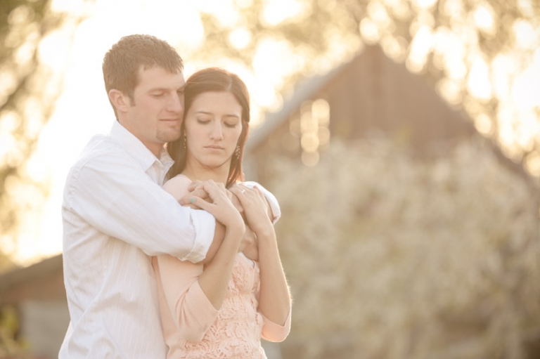 EK-Studios-Wedding-Photographer-Barn-Engagements044-Blog(pp_w768_h511)