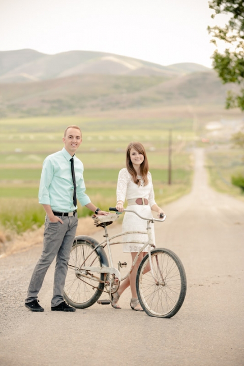EK-Studios-Wedding-Photographer-Spring-engagements-Bike025-Blog(pp_w480_h720)