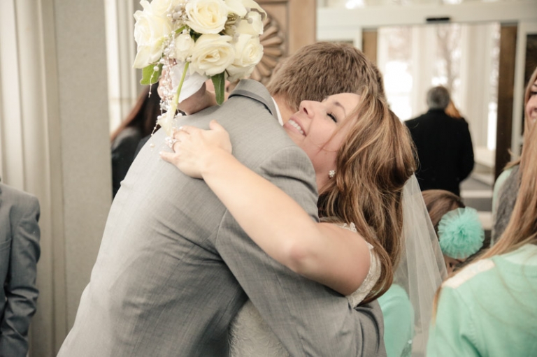 Wedding-Photographer-Bountiful-Temple-winter-wedding005-Blog(pp_w768_h511)