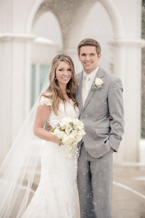 Wedding-Photographer-Bountiful-Temple-winter-wedding009-Blog(pp_w480_h720)