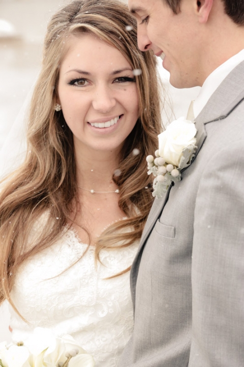 Wedding-Photographer-Bountiful-Temple-winter-wedding011-Blog(pp_w480_h720)