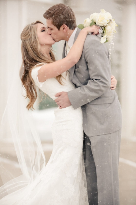 Wedding-Photographer-Bountiful-Temple-winter-wedding012-Blog(pp_w480_h720)