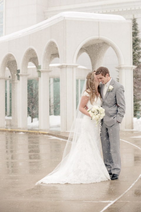 Wedding-Photographer-Bountiful-Temple-winter-wedding013-Blog(pp_w480_h720)