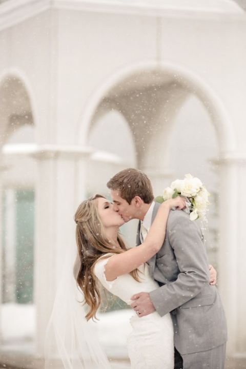 Wedding-Photographer-Bountiful-Temple-winter-wedding015-Blog(pp_w480_h720)