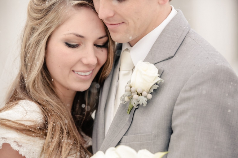 Wedding-Photographer-Bountiful-Temple-winter-wedding016-Blog(pp_w768_h511)