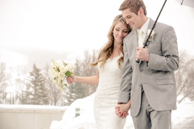 Wedding-Photographer-Bountiful-Temple-winter-wedding017-Blog(pp_w768_h511)
